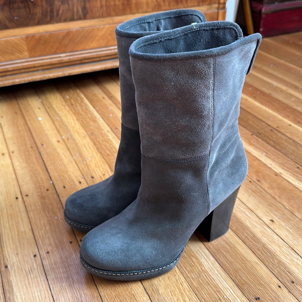Banana Republic Suede Boots 4” Heel size 7